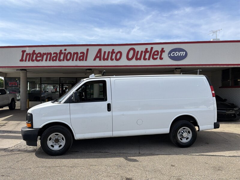 2017 Chevrolet Express 2500   - Photo 1 - Hamilton, OH 45015