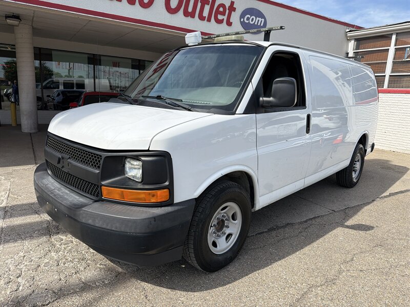 2017 Chevrolet Express 2500 - Photo 2 - Hamilton, OH 45015