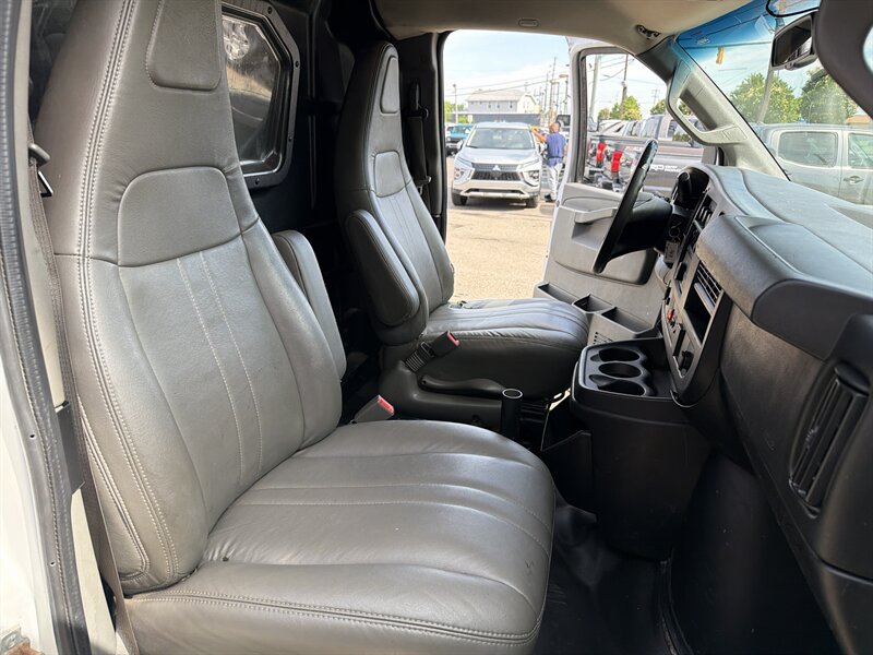 2017 Chevrolet Express 2500 - Photo 18 - Hamilton, OH 45015