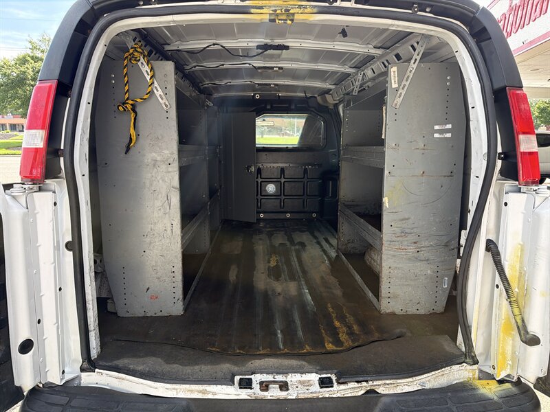 2017 Chevrolet Express 2500 - Photo 21 - Hamilton, OH 45015