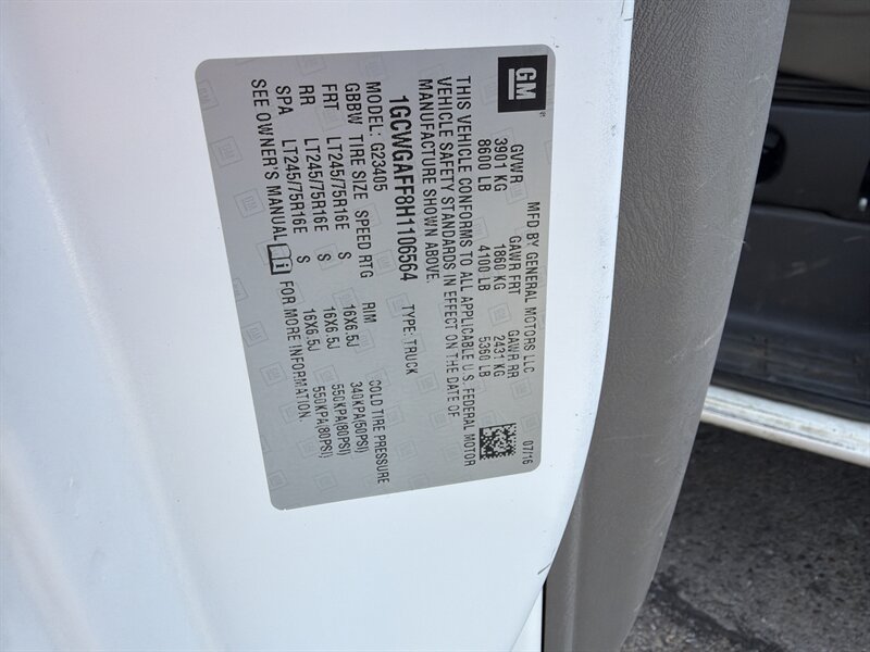 2017 Chevrolet Express 2500 - Photo 27 - Hamilton, OH 45015