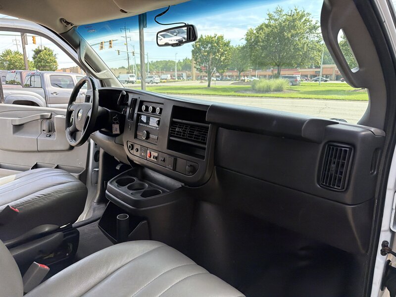 2017 Chevrolet Express 2500 - Photo 19 - Hamilton, OH 45015