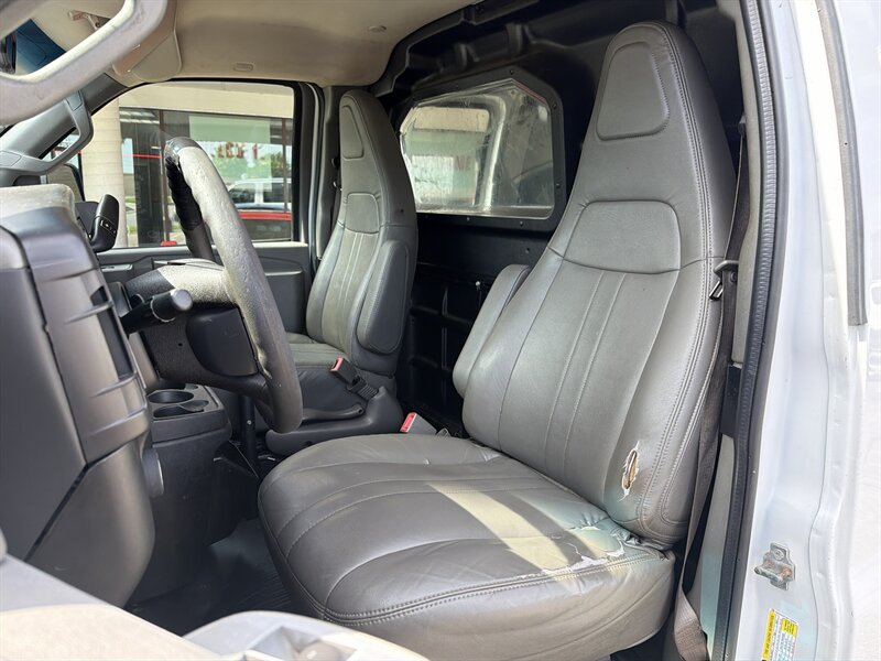 2017 Chevrolet Express 2500 - Photo 10 - Hamilton, OH 45015