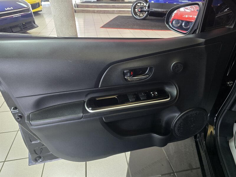 2015 Toyota Prius c Two 4DR HATCHBACK - Photo 7 - Hamilton, OH 45015