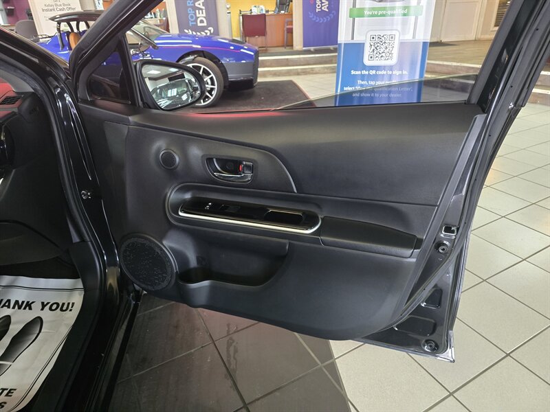 2015 Toyota Prius c Two 4DR HATCHBACK - Photo 12 - Hamilton, OH 45015