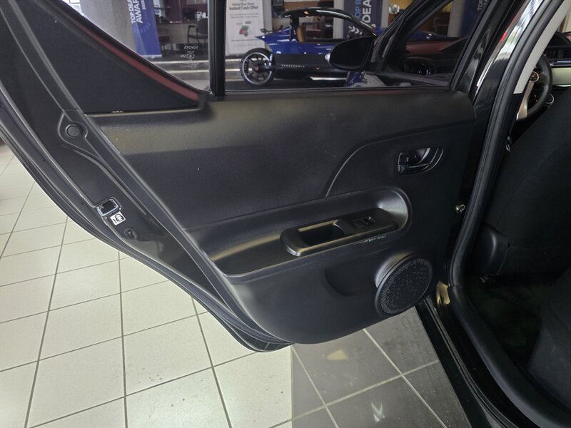 2015 Toyota Prius c Two 4DR HATCHBACK - Photo 10 - Hamilton, OH 45015
