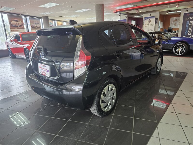 2015 Toyota Prius c Two 4DR HATCHBACK - Photo 4 - Hamilton, OH 45015