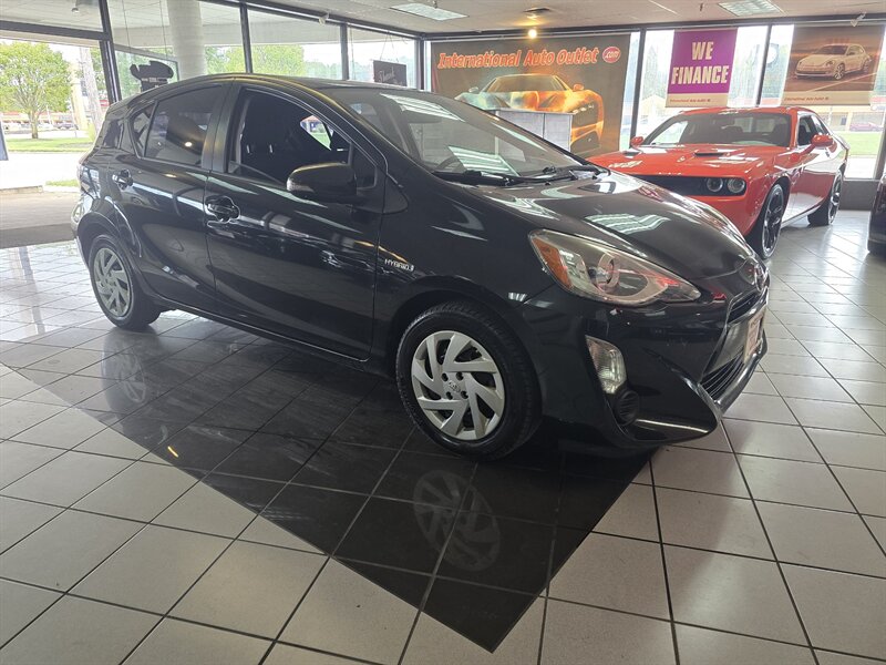 2015 Toyota Prius c Two 4DR HATCHBACK - Photo 3 - Hamilton, OH 45015