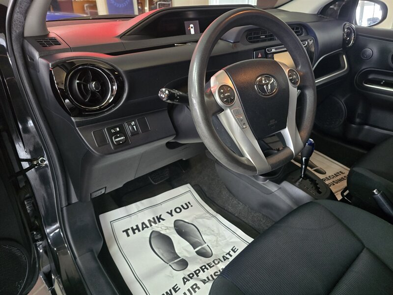 2015 Toyota Prius c Two 4DR HATCHBACK - Photo 8 - Hamilton, OH 45015
