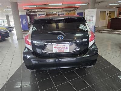 2015 Toyota Prius c Two 4DR HATCHBACK - Photo 5 - Hamilton, OH 45015