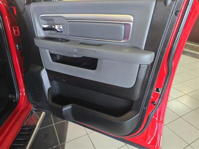 2019 RAM 1500 CLASSIC SLT CREW CAB 4X4/HEMI   - Photo 10 - Hamilton, OH 45015
