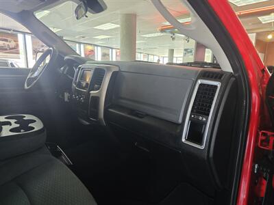 2019 RAM 1500 CLASSIC SLT CREW CAB 4X4/HEMI   - Photo 11 - Hamilton, OH 45015