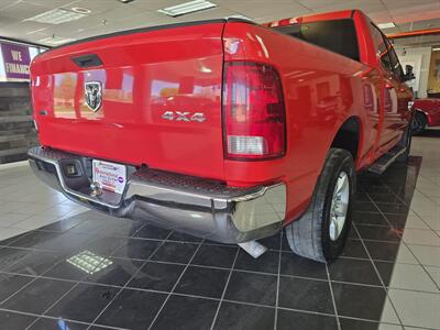 2019 RAM 1500 CLASSIC SLT CREW CAB 4X4/HEMI   - Photo 4 - Hamilton, OH 45015