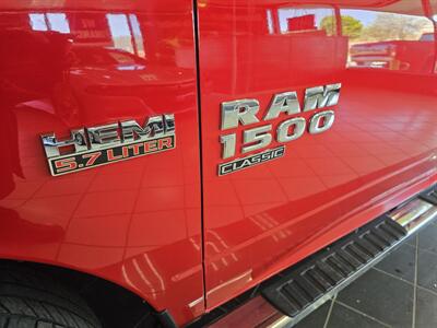 2019 RAM 1500 CLASSIC SLT CREW CAB 4X4/HEMI   - Photo 24 - Hamilton, OH 45015