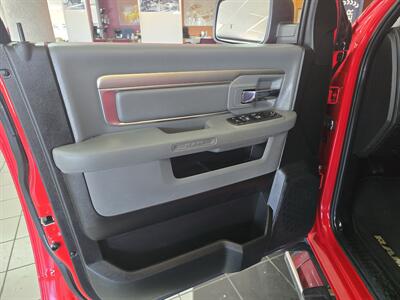 2019 RAM 1500 CLASSIC SLT CREW CAB 4X4/HEMI   - Photo 6 - Hamilton, OH 45015