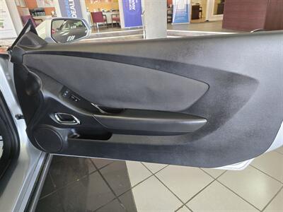 2015 Chevrolet Camaro LT 2DR COUPE w/1LT   - Photo 11 - Hamilton, OH 45015