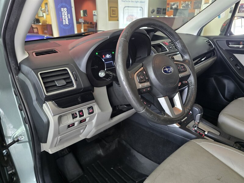 2017 Subaru Forester 2.5i Limited 4DR WAGON AWD - Photo 8 - Hamilton, OH 45015