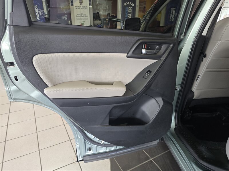 2017 Subaru Forester 2.5i Limited 4DR WAGON AWD - Photo 10 - Hamilton, OH 45015