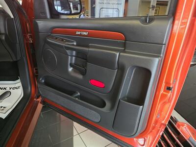 2005 Dodge Ram 1500 SLT   - Photo 32 - Hamilton, OH 45015