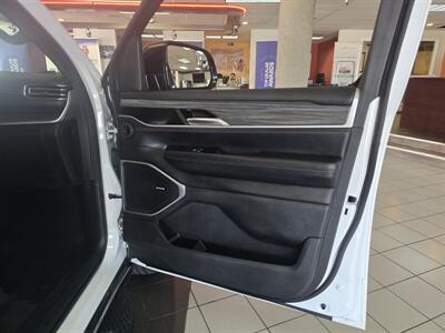 2023 Jeep Wagoneer L Series III 4DR SUV   - Photo 14 - Hamilton, OH 45015