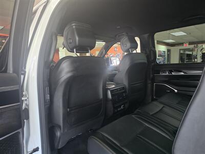 2023 Jeep Wagoneer L Series III 4DR SUV   - Photo 11 - Hamilton, OH 45015