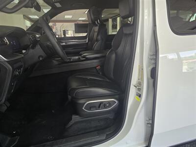 2023 Jeep Wagoneer L Series III 4DR SUV   - Photo 9 - Hamilton, OH 45015
