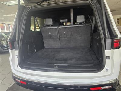 2023 Jeep Wagoneer L Series III 4DR SUV   - Photo 39 - Hamilton, OH 45015