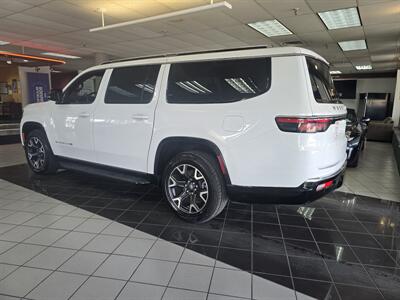 2023 Jeep Wagoneer L Series III 4DR SUV   - Photo 6 - Hamilton, OH 45015