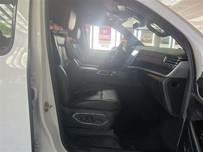 2023 Jeep Wagoneer L Series III 4DR SUV   - Photo 16 - Hamilton, OH 45015