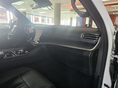 2023 Jeep Wagoneer L Series III 4DR SUV   - Photo 15 - Hamilton, OH 45015