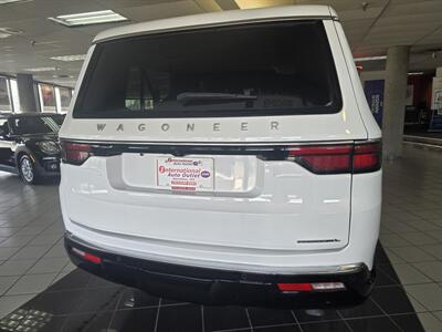 2023 Jeep Wagoneer L Series III 4DR SUV   - Photo 5 - Hamilton, OH 45015