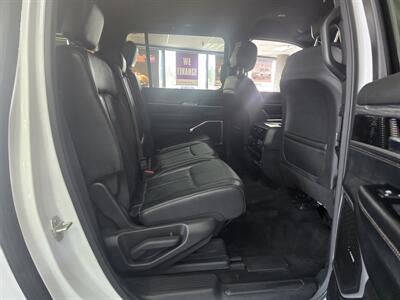2023 Jeep Wagoneer L Series III 4DR SUV   - Photo 19 - Hamilton, OH 45015