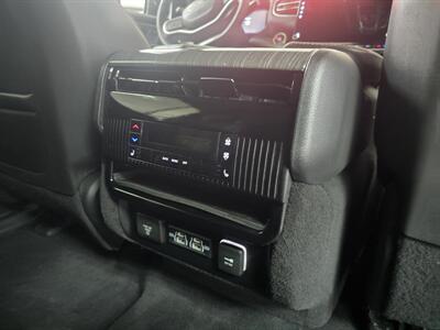 2023 Jeep Wagoneer L Series III 4DR SUV   - Photo 18 - Hamilton, OH 45015
