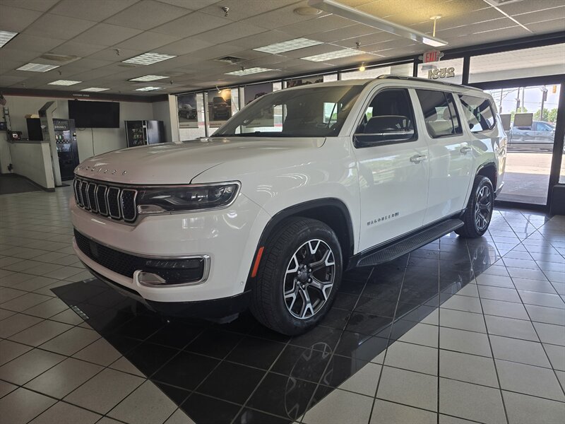 2023 Jeep Wagoneer L Series III 4DR SUV   - Photo 1 - Hamilton, OH 45015