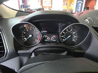 2017 Ford Escape SE   - Photo 29 - Hamilton, OH 45015