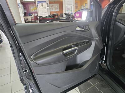 2017 Ford Escape SE   - Photo 7 - Hamilton, OH 45015