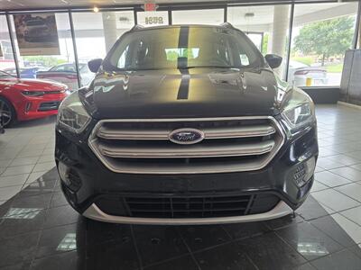 2017 Ford Escape SE   - Photo 2 - Hamilton, OH 45015