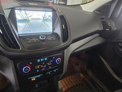 2017 Ford Escape SE   - Photo 22 - Hamilton, OH 45015
