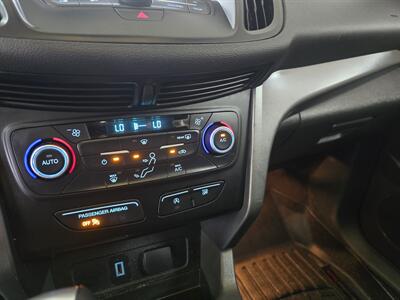 2017 Ford Escape SE   - Photo 20 - Hamilton, OH 45015