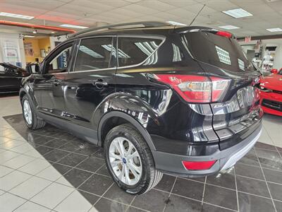 2017 Ford Escape SE   - Photo 6 - Hamilton, OH 45015