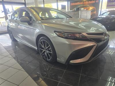 2024 Toyota Camry SE   - Photo 3 - Hamilton, OH 45015