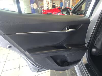 2024 Toyota Camry SE   - Photo 10 - Hamilton, OH 45015
