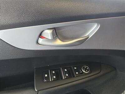 2024 Kia Forte LXS   - Photo 17 - Hamilton, OH 45015