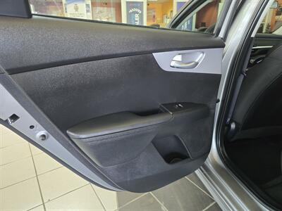 2024 Kia Forte LXS   - Photo 9 - Hamilton, OH 45015