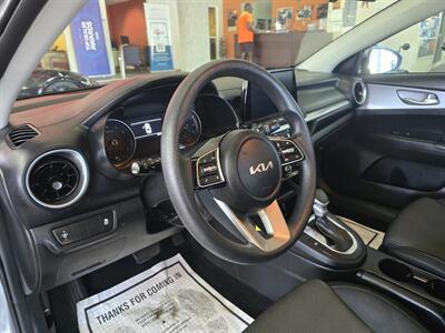 2024 Kia Forte LXS   - Photo 8 - Hamilton, OH 45015
