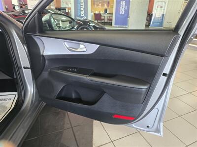 2024 Kia Forte LXS   - Photo 12 - Hamilton, OH 45015