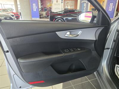 2024 Kia Forte LXS   - Photo 7 - Hamilton, OH 45015