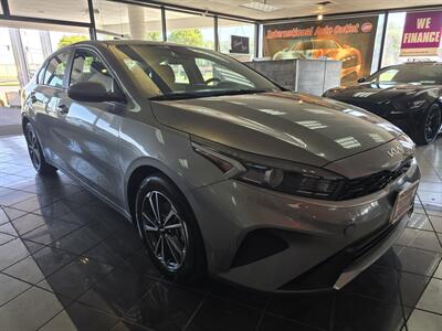 2024 Kia Forte LXS   - Photo 3 - Hamilton, OH 45015