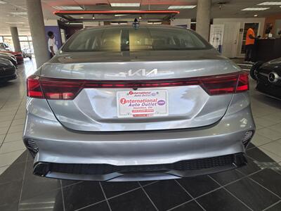 2024 Kia Forte LXS   - Photo 5 - Hamilton, OH 45015