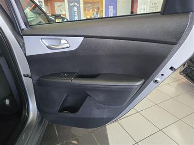 2024 Kia Forte LXS   - Photo 16 - Hamilton, OH 45015